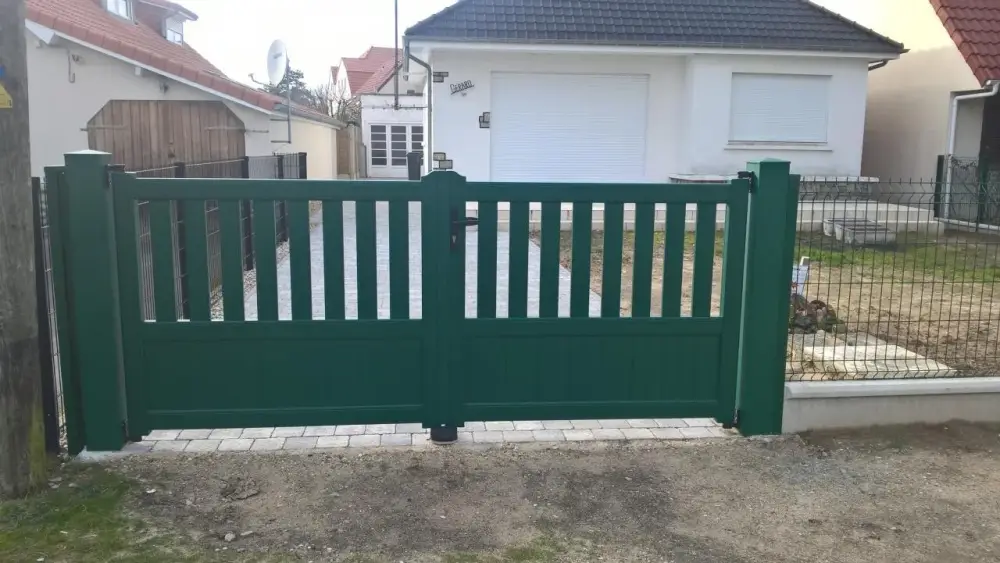 Menuiseries Bois, Alu, PVC, portails, clôture, porte d'entrée 1