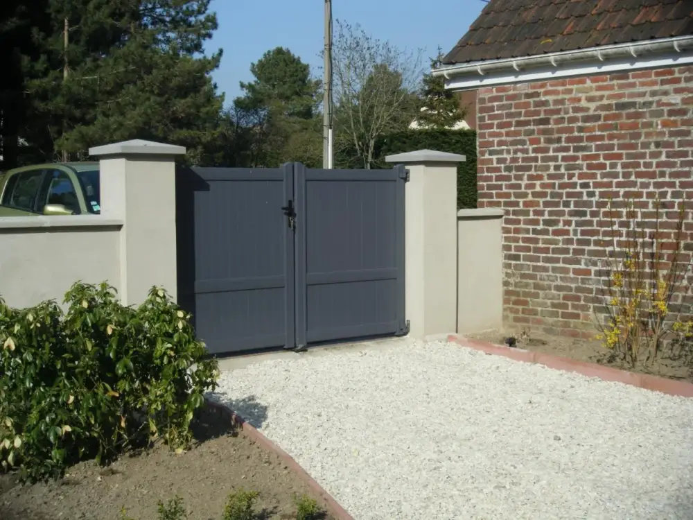 Menuiseries Bois, Alu, PVC, portails, clôture, porte d'entrée 3