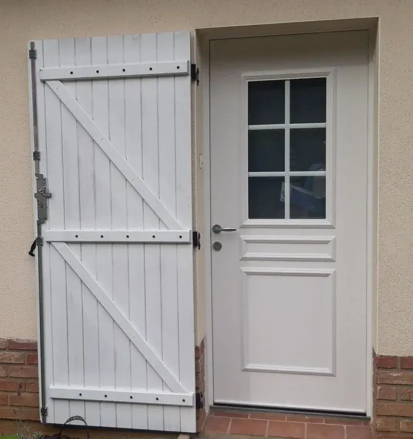 Menuiseries Bois, Alu, PVC, portails, clôture, porte d'entrée 9